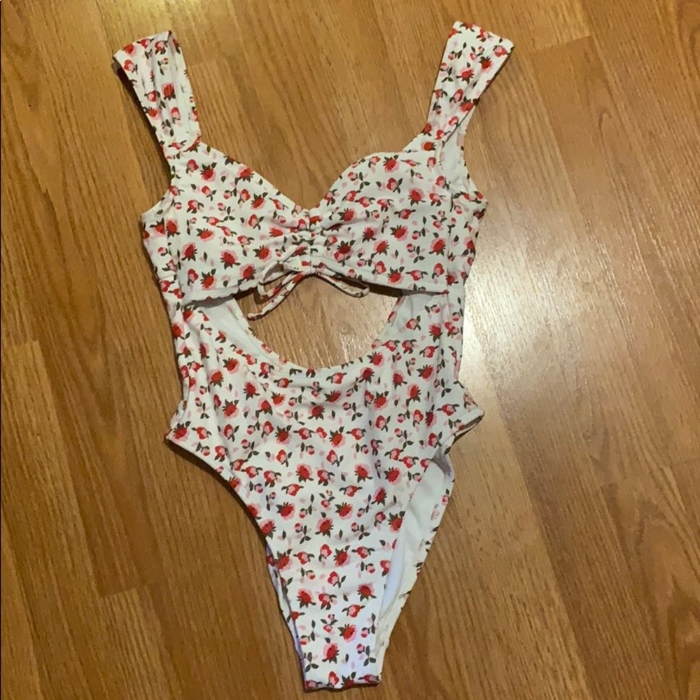 One piece baiting suit